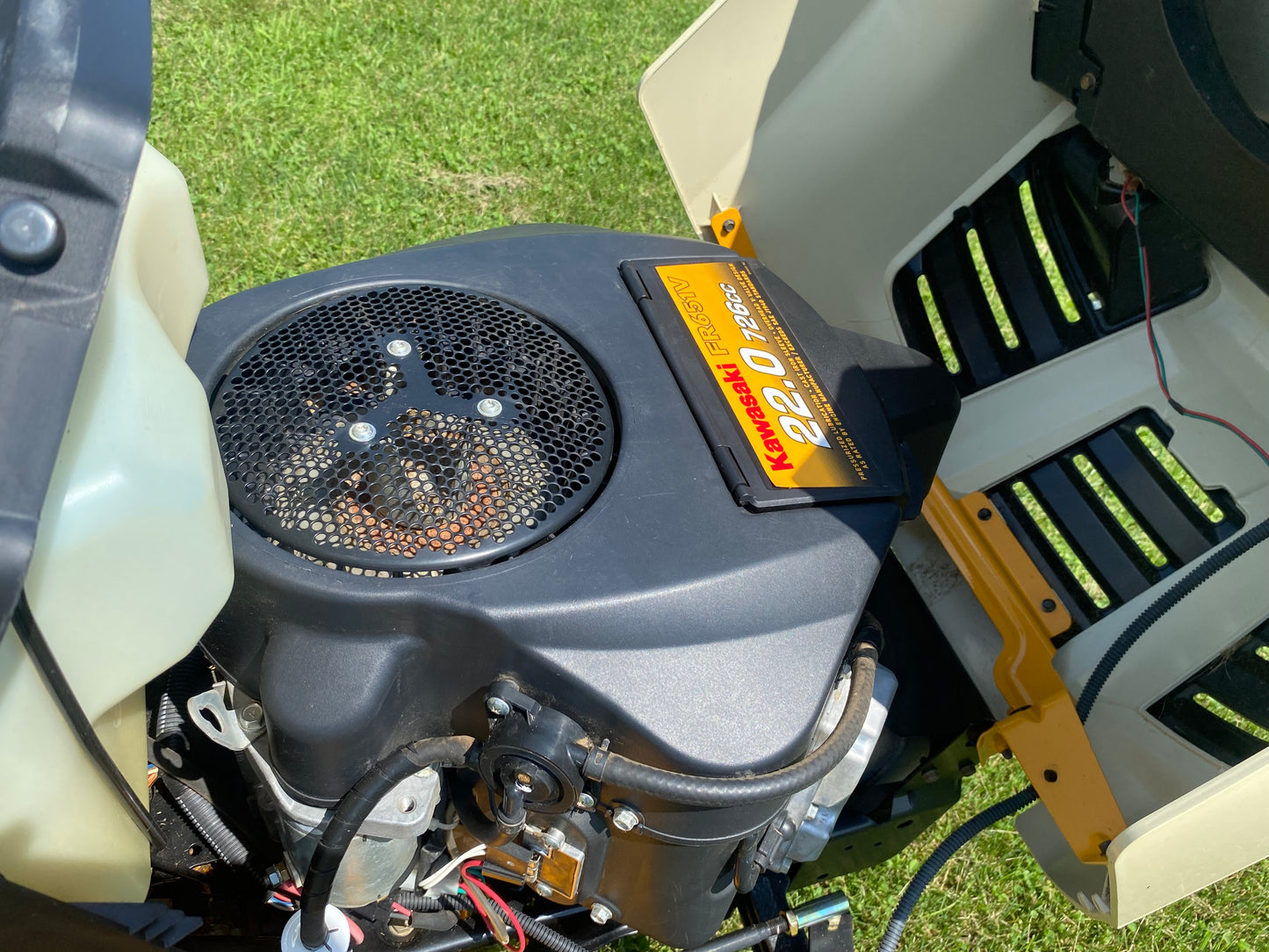Cub Cadet LTX1050 Lawn Tractor