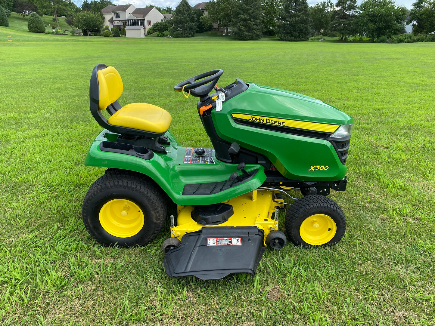 John Deere X380 Lawn Tractor