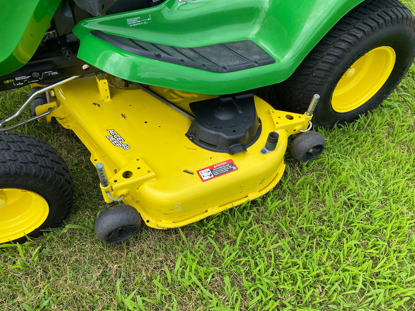 John Deere X380 Lawn Tractor
