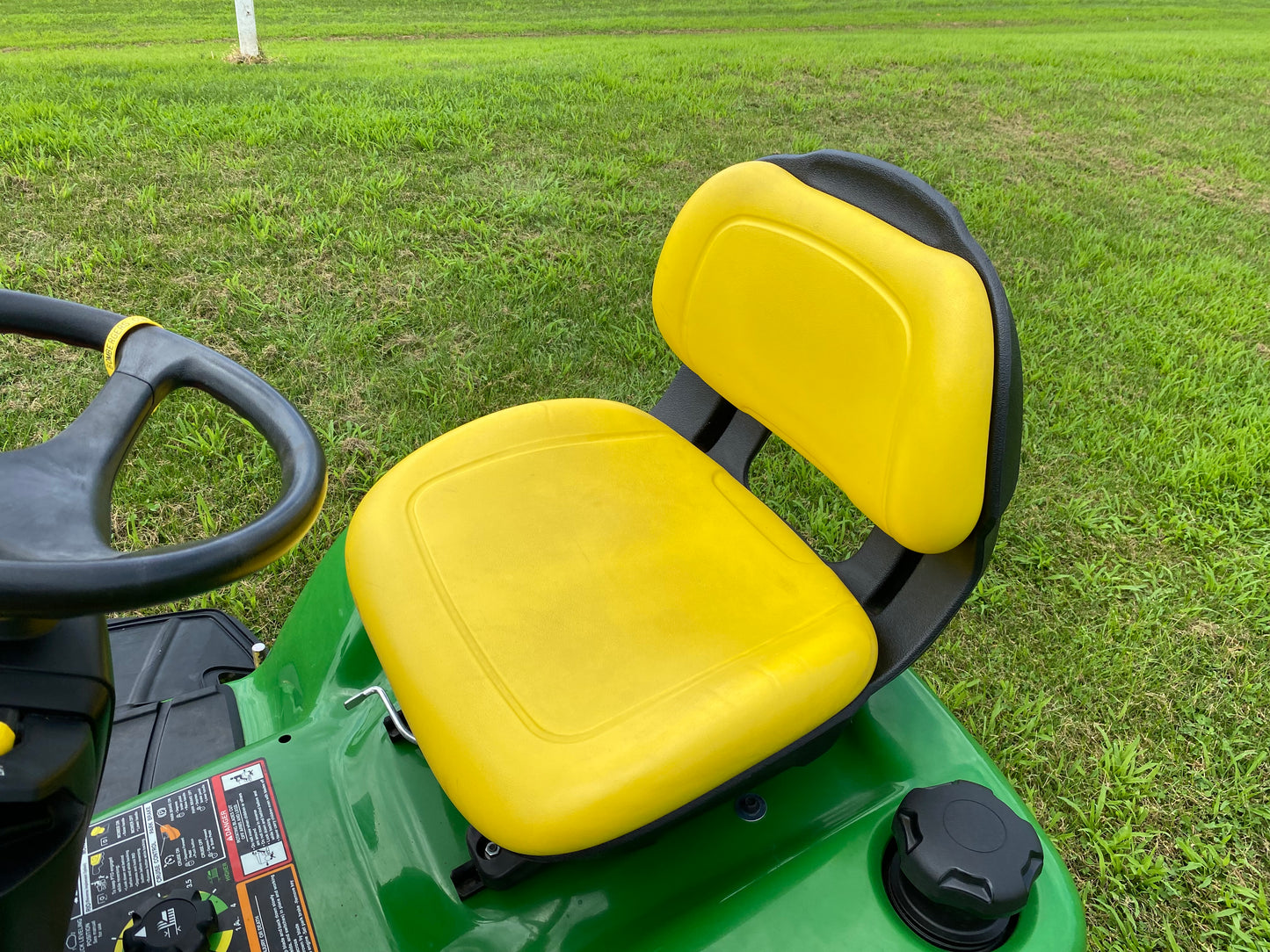 John Deere X380 Lawn Tractor