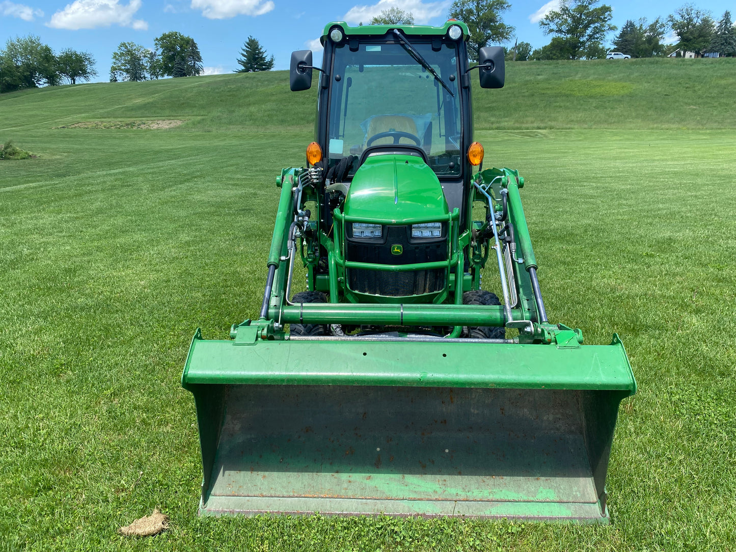 John Deere 1025R Compact w/ Cab & Loader