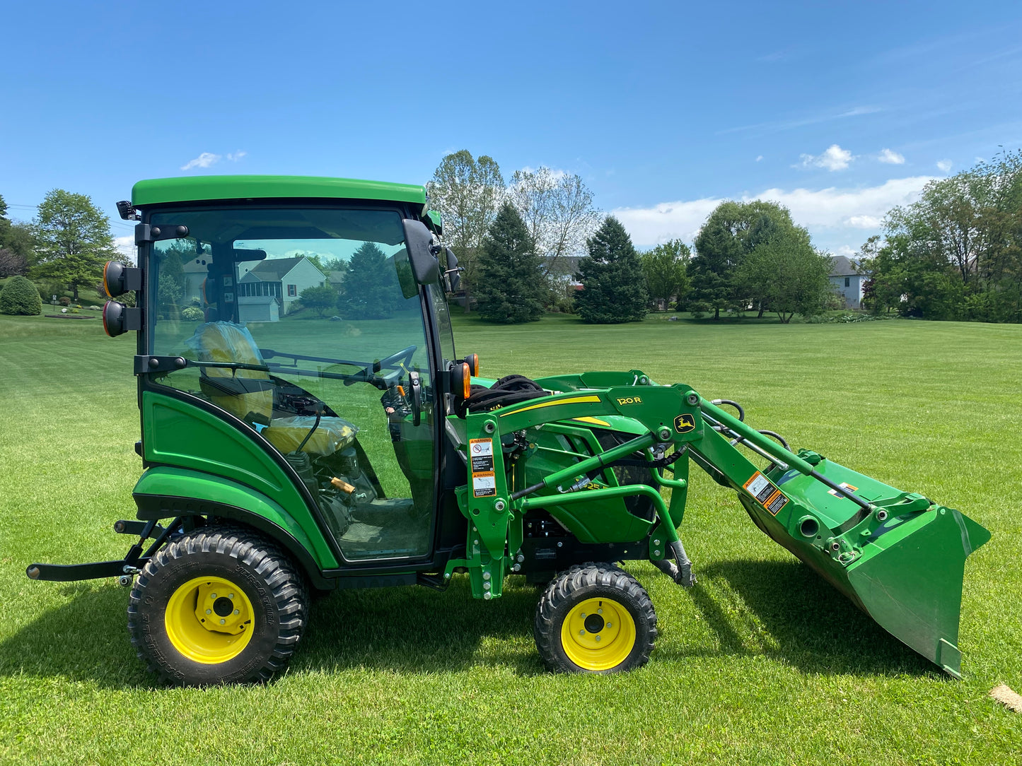 John Deere 1025R Compact w/ Cab & Loader