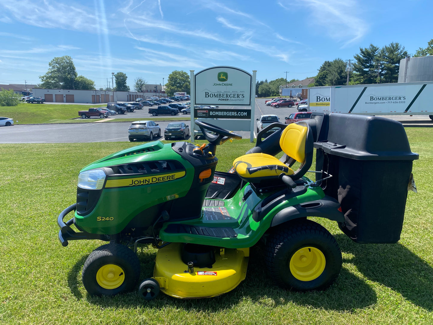 John Deere S240 Lawn Tractor