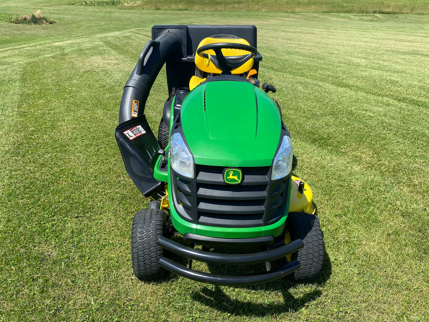 John Deere S240 Lawn Tractor