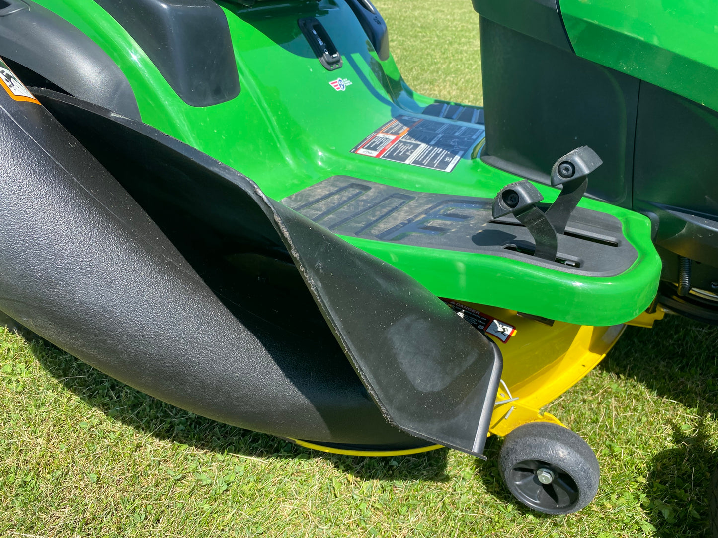 John Deere S240 Lawn Tractor