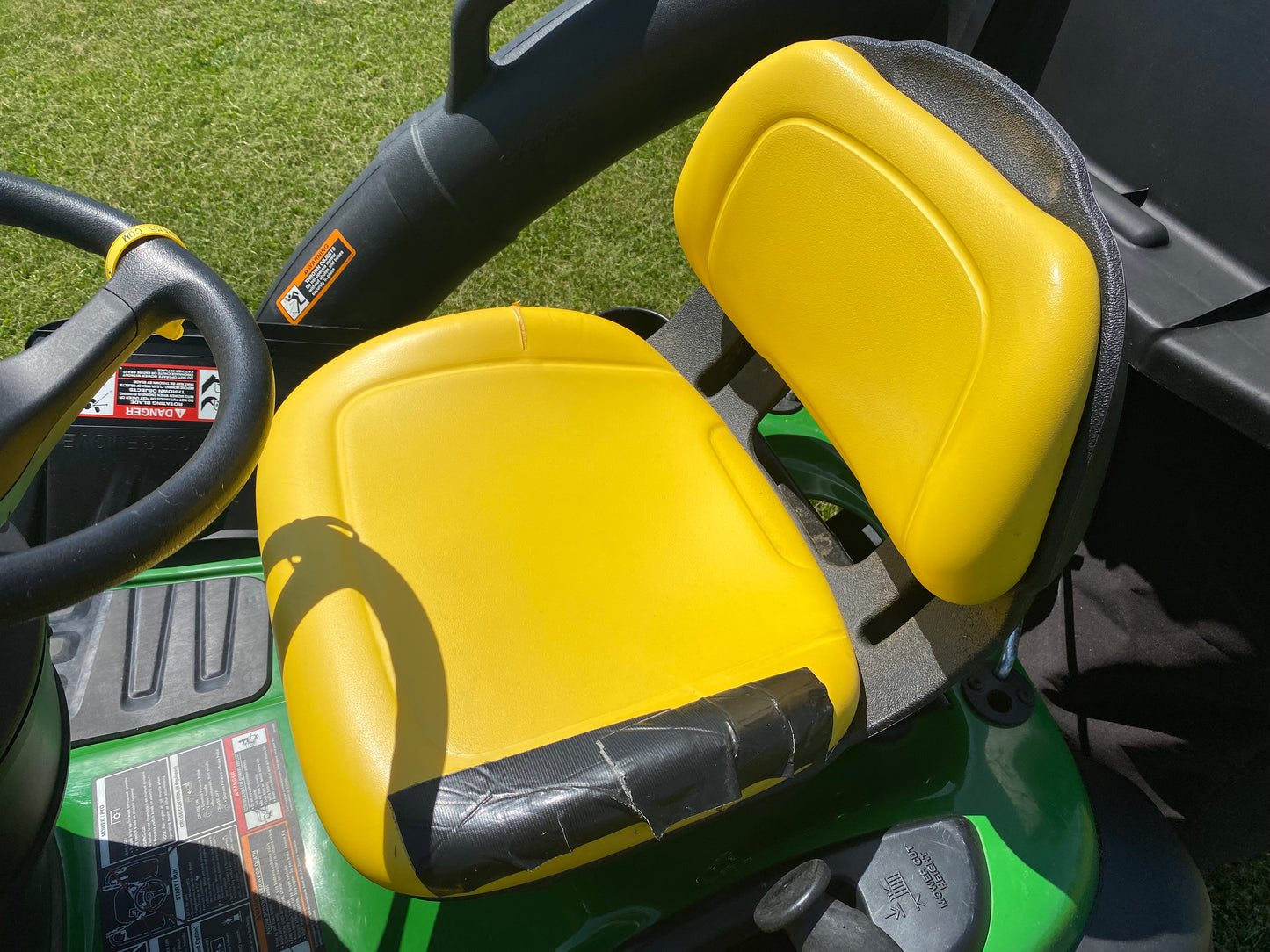 John Deere S240 Lawn Tractor