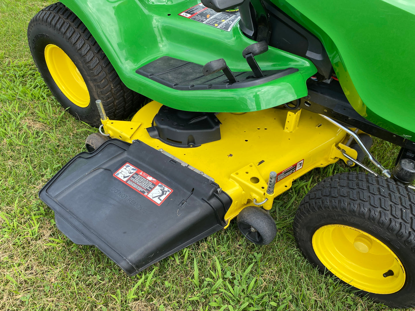 John Deere X380 Lawn Tractor