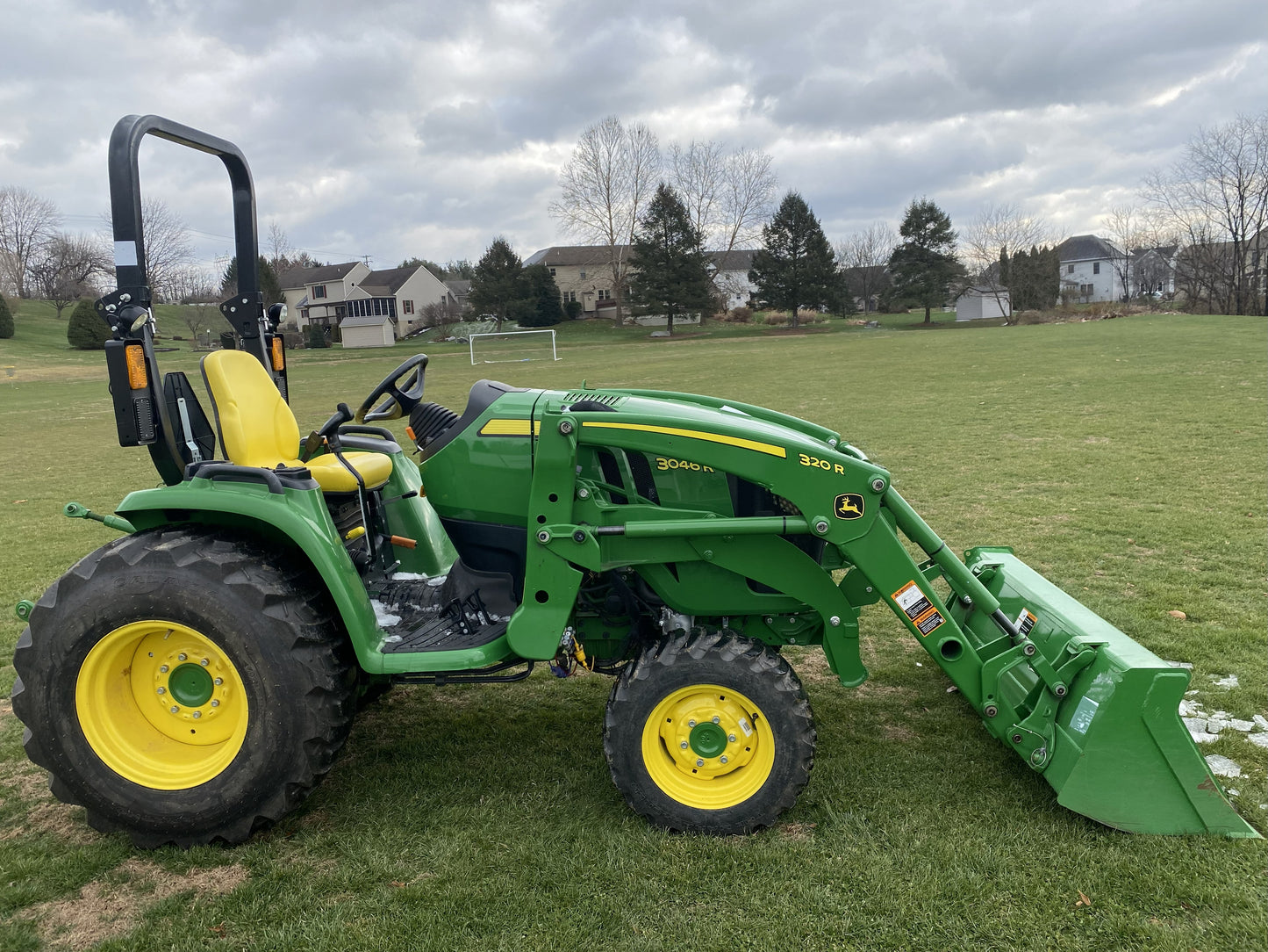 John Deere 3046R Compact