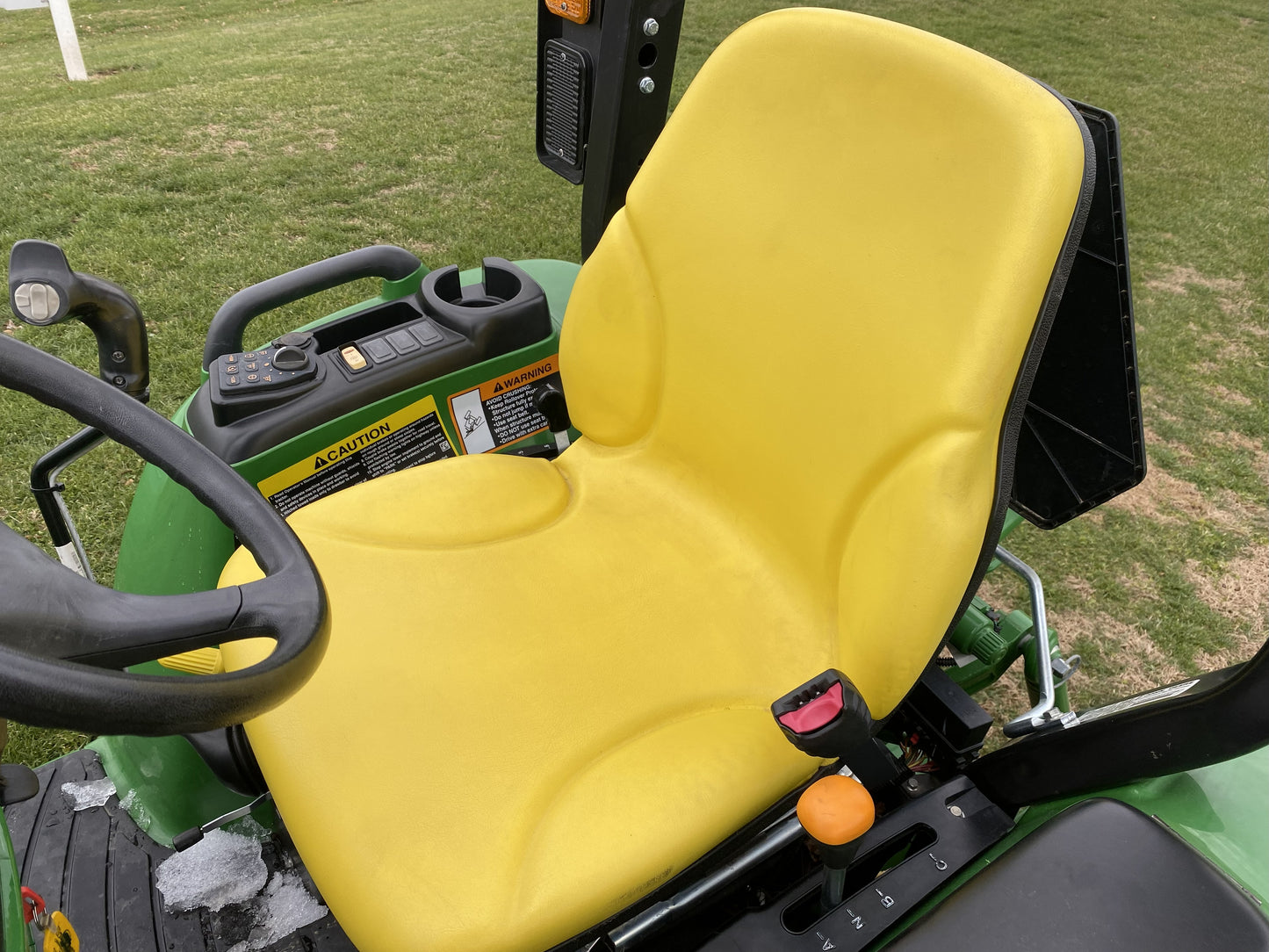 John Deere 3046R Compact